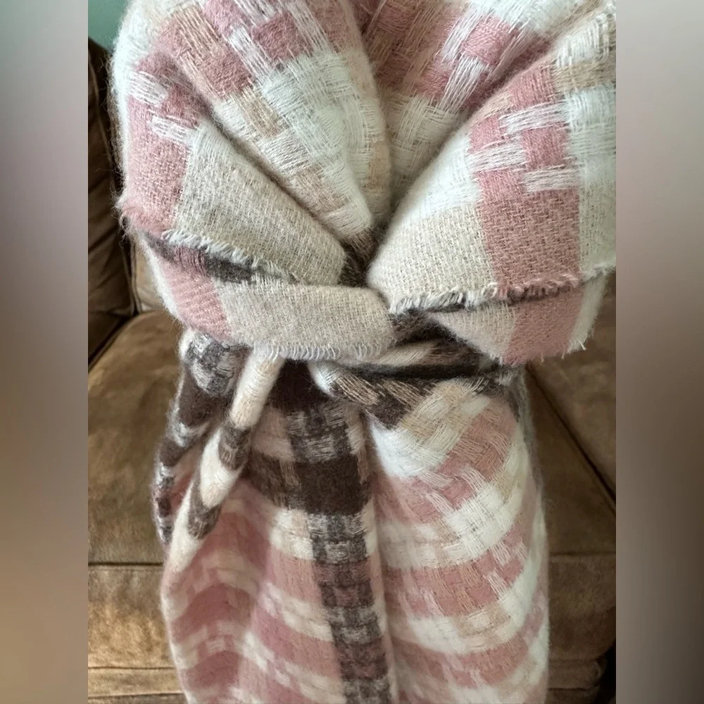 Nine West Textured Soft Touch Wrap Scarf pink & brown cream NWT